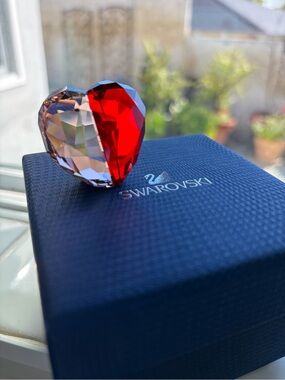 2012 Swarovski Crystal Love Heart Light Siam medium Gift Collectable Box RETIRED